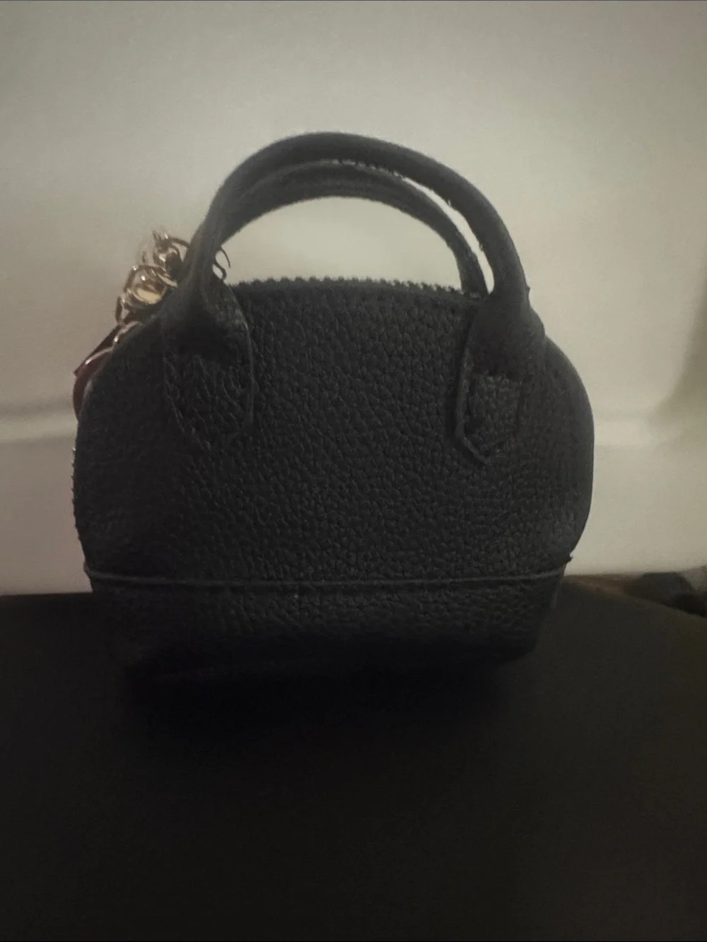 Unbtanded stylish black